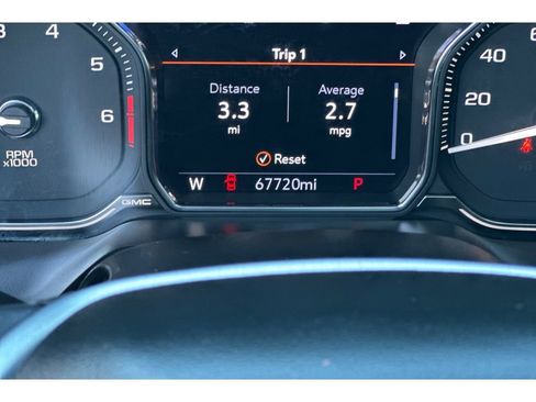 Used 2021 GMC Yukon SLT w/ SLT Premium Package image 32