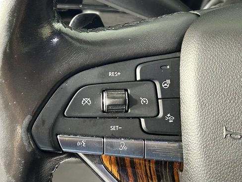 Used 2021 Cadillac Escalade Luxury AWD/4WD image 31