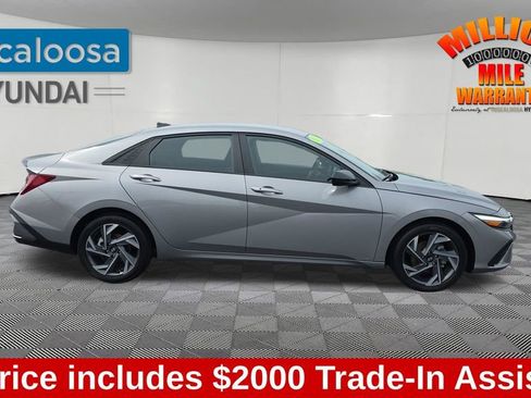 Used 2025 Hyundai Elantra Sport FWD image 9