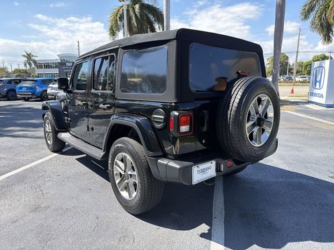 Used 2019 Jeep Wrangler Unlimited Sahara image 6