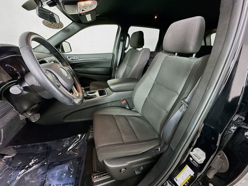 Certified 2021 Jeep Grand Cherokee Laredo w/ Security & Convenience Group image 29