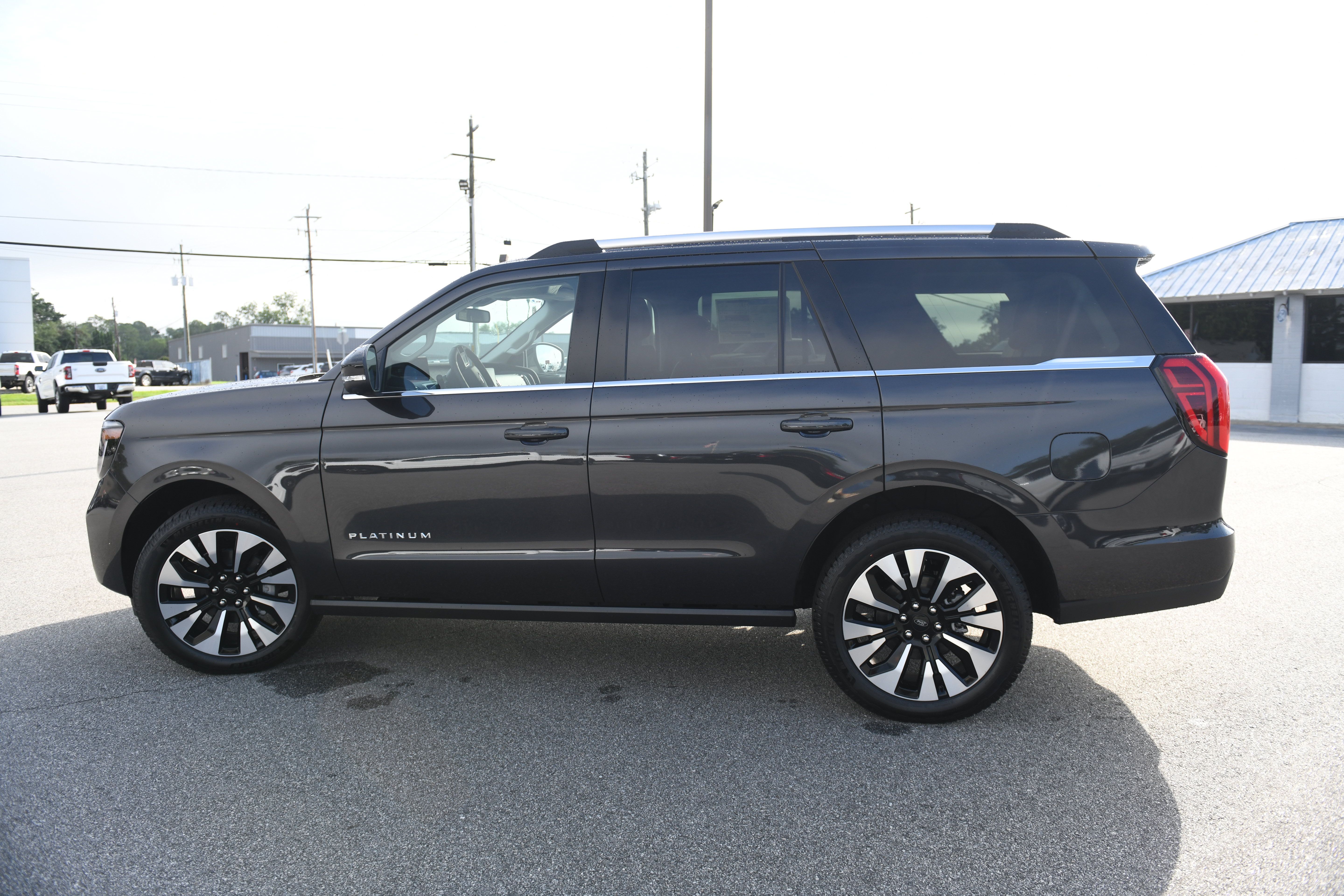 New 2026 Ford Expedition Platinum w/ Driver's Package AWD/4WD image 8