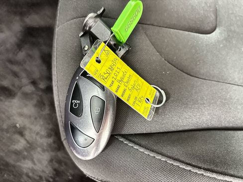 Certified 2025 Hyundai Elantra SEL FWD image 27
