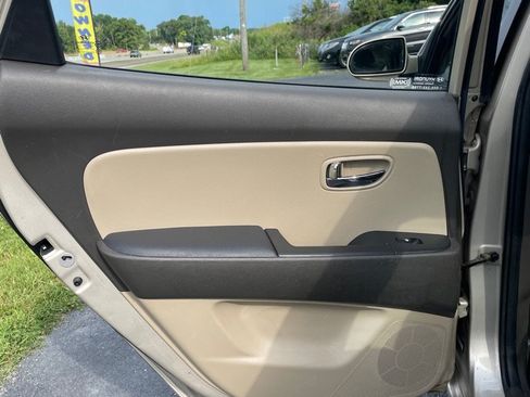 Used 2010 Hyundai Elantra GLS FWD image 15