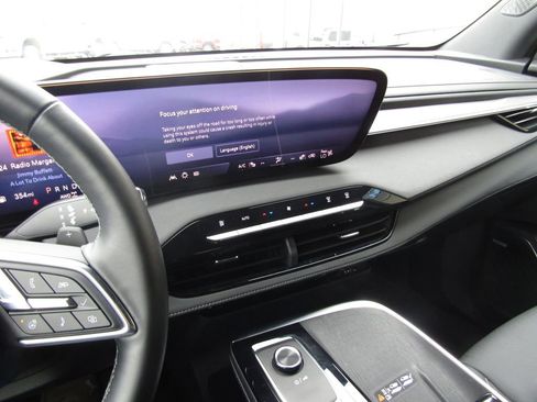 Used 2025 Buick Enclave Preferred image 32