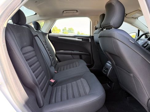 Used 2019 Ford Fusion SE FWD image 15