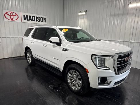 Used 2022 GMC Yukon SLT w/ SLT Premium Package AWD/4WD image 4