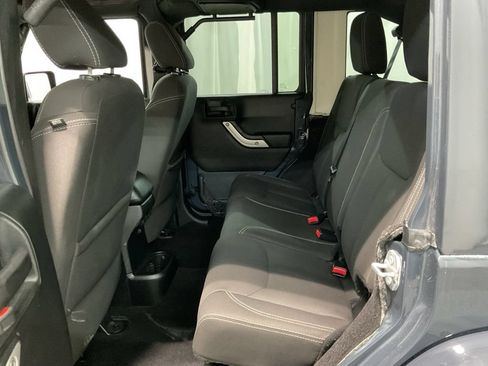 Used 2016 Jeep Wrangler Unlimited Sahara w/ Connectivity Group AWD/4WD image 20
