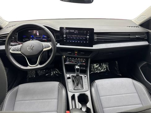 Used 2025 Volkswagen Jetta SE FWD image 50