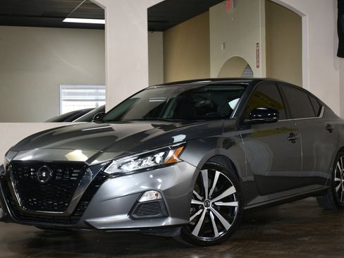 Used 2020 Nissan Altima 2.5 SR w/ Premium Package FWD image 4