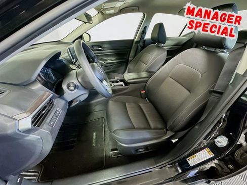 Used 2024 Nissan Altima 2.5 SV FWD image 12