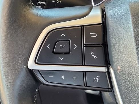 Used 2023 Toyota Highlander XLE AWD/4WD image 30