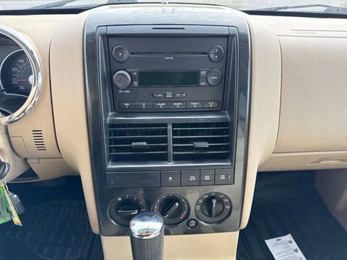 Used 2006 Ford Explorer XLT AWD/4WD image 29