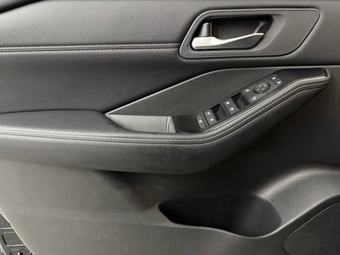 Used 2025 Nissan Rogue SV w/ SV Premium Package image 22