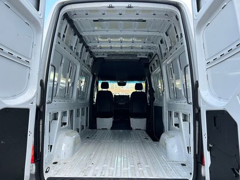 Used 2023 Mercedes-Benz Sprinter 2500 image 14