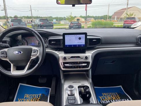 Used 2022 Ford Explorer XLT image 21