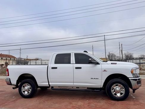 Used 2022 RAM 2500 Tradesman w/ Chrome Appearance Group AWD/4WD image 4