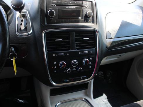Used 2013 Dodge Grand Caravan SXT w/ Rear Park Assist Pkg FWD image 16