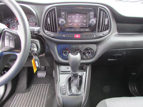 Used 2022 RAM ProMaster City Tradesman FWD image 22