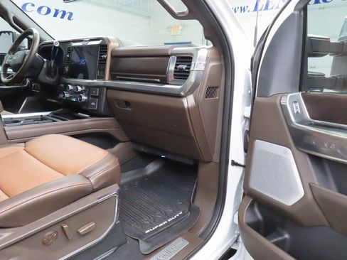 Used 2025 Ford F450 King Ranch w/ Chrome Package image 41