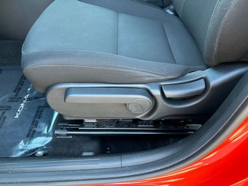 Used 2024 Hyundai Kona SE image 15