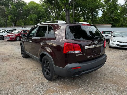Used 2013 Kia Sorento LX w/ Convenience Pkg FWD image 3