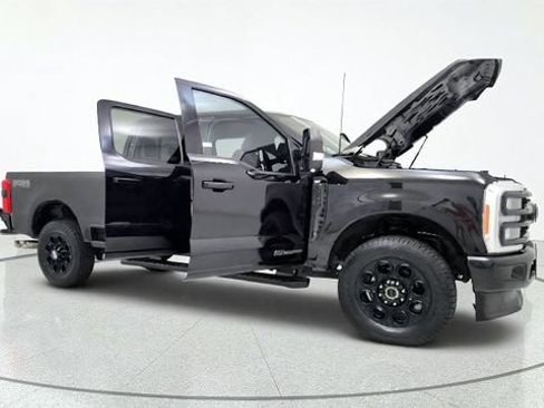 Used 2023 Ford F250 XLT w/ Black Appearance Package AWD/4WD image 11