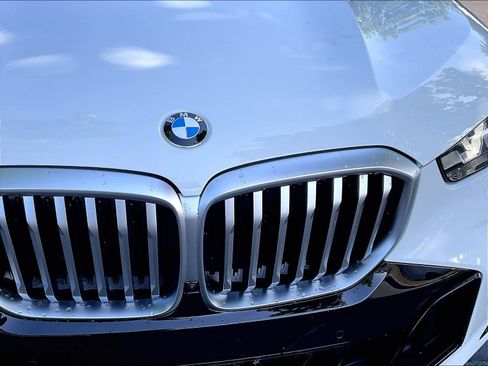Used 2025 BMW X5 xDrive40i w/ M Sport Package AWD/4WD image 31