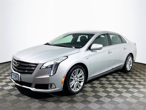 Used 2018 Cadillac XTS Luxury image 4