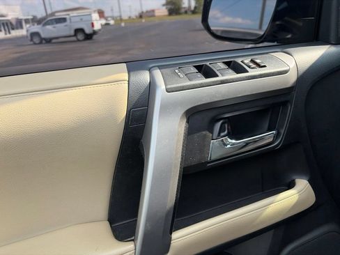 Used 2022 Toyota 4Runner SR5 AWD/4WD image 15