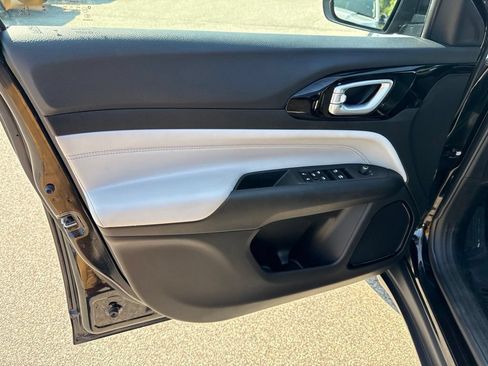Certified 2023 Jeep Compass Limited AWD/4WD image 17