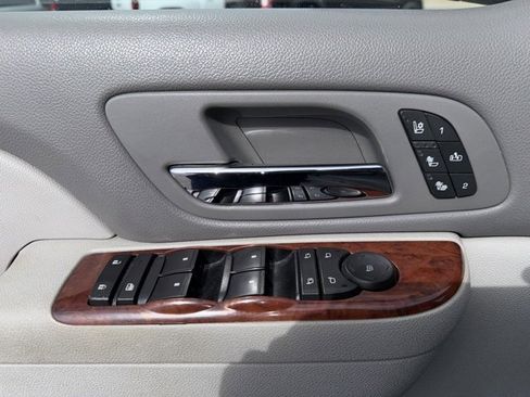 Used 2011 GMC Yukon XL 2500 SLT w/ SLT-2 Equipment Package image 32