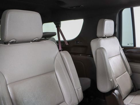 Used 2023 Chevrolet Suburban Z71 w/ Luxury Package image 32