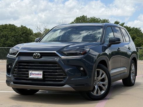 Used 2025 Toyota Grand Highlander FWD image 2