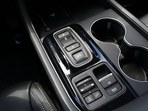 Used 2025 Honda Pilot Touring image 24
