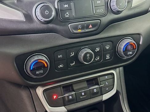 Used 2023 GMC Terrain SLT AWD/4WD image 19