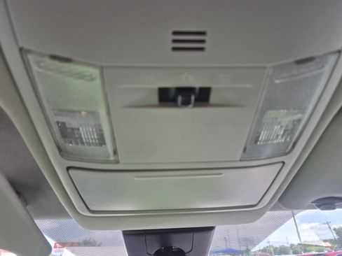 Used 2017 Toyota RAV4 LE FWD image 26