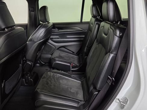 Used 2023 Jeep Grand Cherokee L Altitude image 31