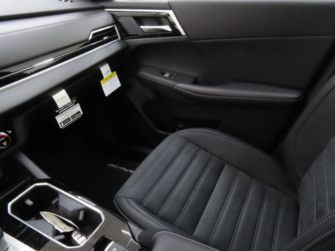 New 2025 Mitsubishi Outlander SE image 19