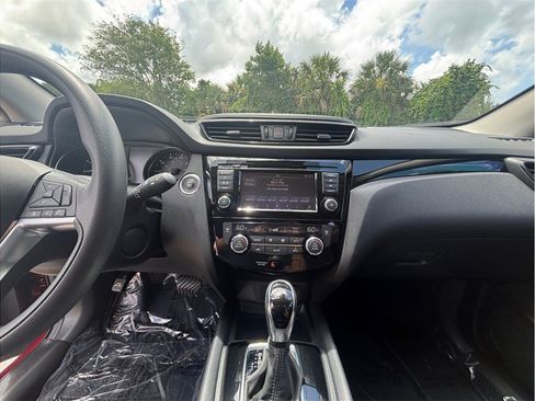 Used 2020 Nissan Rogue Sport SV FWD image 11
