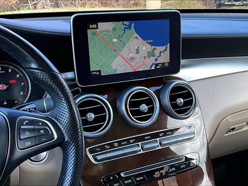 Used 2019 Mercedes-Benz GLC 300 4MATIC image 7