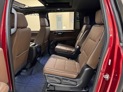 Used 2026 Chevrolet Suburban High Country image 24