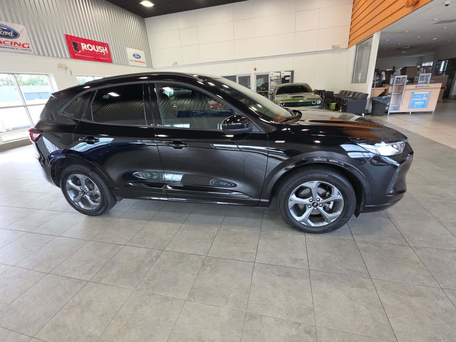Used 2023 Ford Escape ST-Line Select w/ Tech Pack #1 AWD/4WD image 4