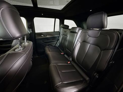New 2025 Jeep Grand Cherokee Limited image 25