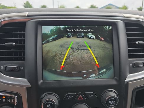 Used 2018 RAM 1500 SLT AWD/4WD image 30