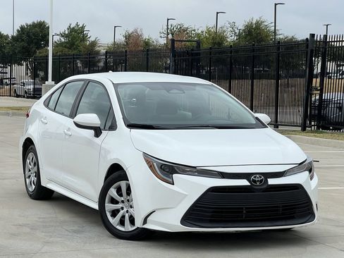 Used 2023 Toyota Corolla LE FWD image 1