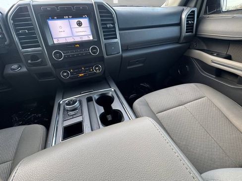 Used 2019 Ford Expedition XLT image 3