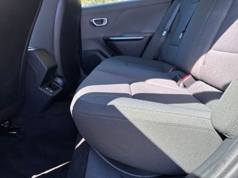 Used 2025 Kia K4 LXS image 27