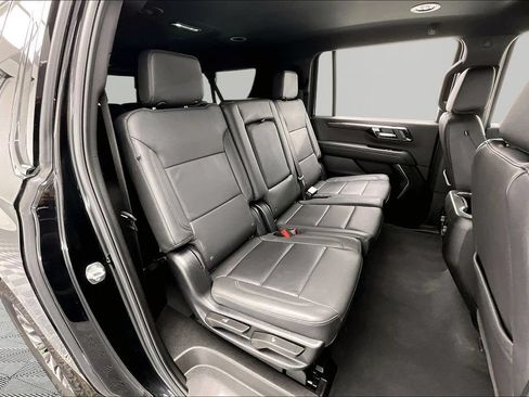 Used 2025 Chevrolet Suburban Z71 AWD/4WD image 27