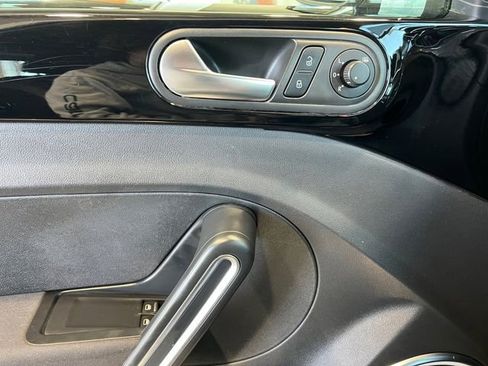 Used 2012 Volkswagen Beetle Turbo FWD image 16